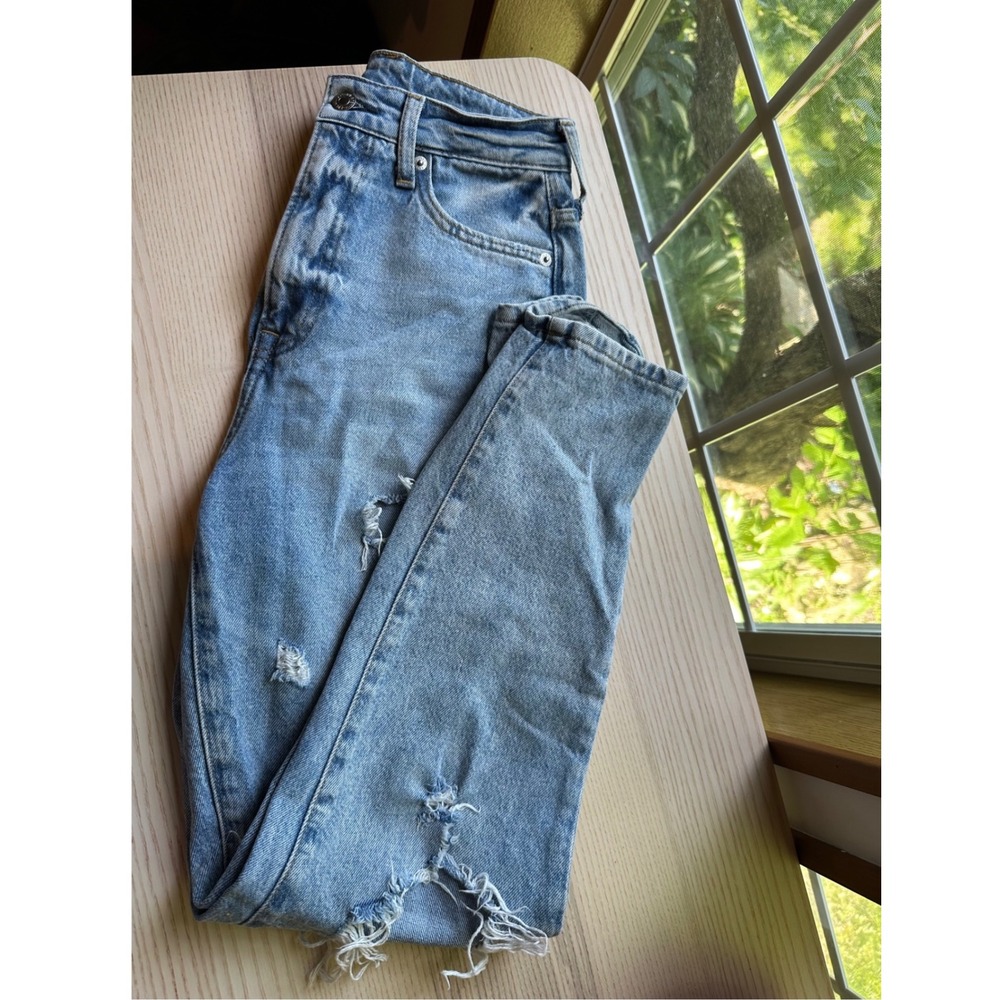 H&M &Denim Womens SIZE 2 Light Wash Mom JEANS Ultra High Waist Distressed EUC